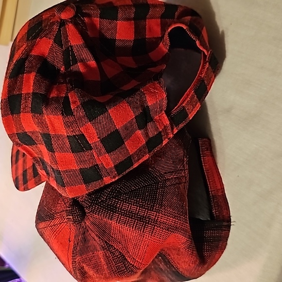 Bundle of 2 Red Ball Cap hats nwot - Picture 2 of 2